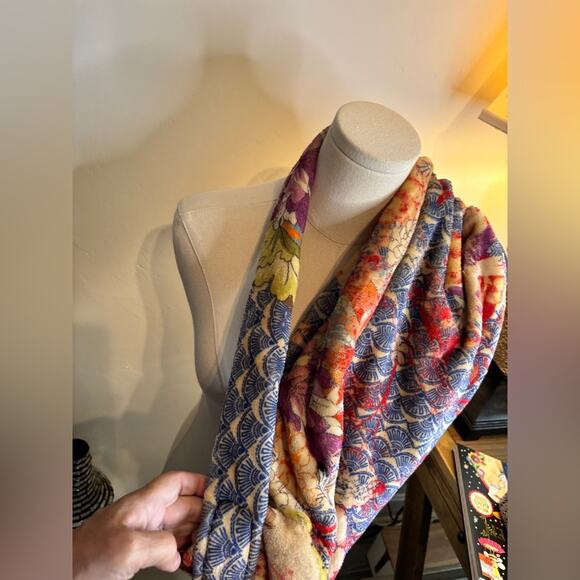 Johnny WasLaurel Canyon Cozy Blanket Sling Bag - Picture 3 of 5